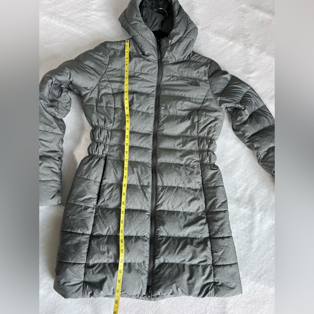 The North Face Women's Charcoal Puffer Jacket - Picture 12 of 14
